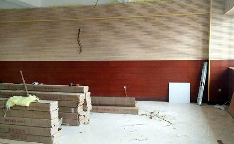 安徽阜陽中學(xué)錄播室槽木吸音板聲學(xué)工程